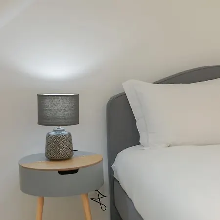 Villa A 3 Piani Molto Moderna