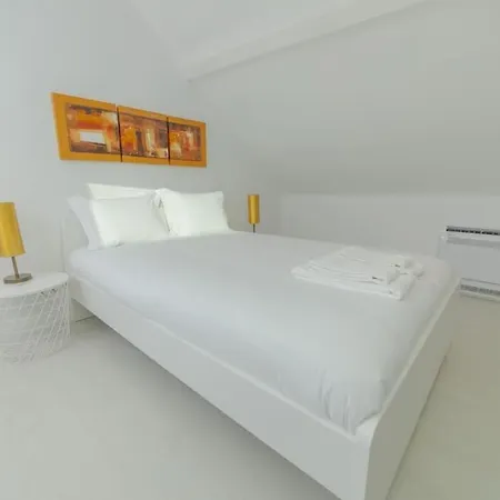 Villa A 3 Piani Molto Moderna *
